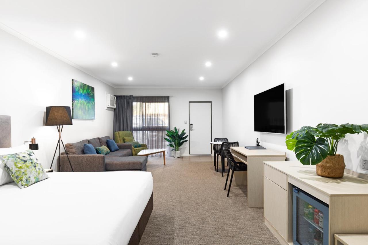 Executive Suite,1001824563:JPEG