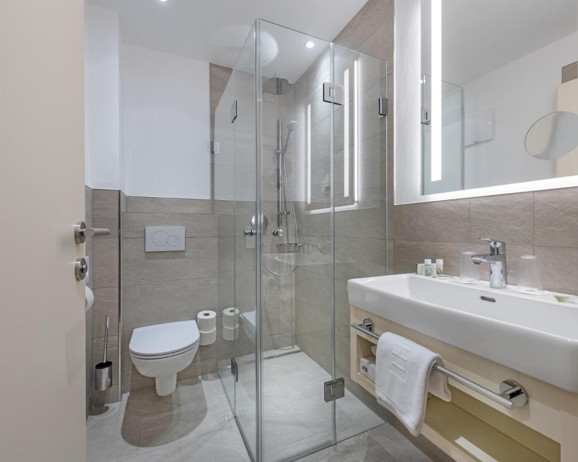 Deluxe Double or Twin Room with Balcony,1013000554:JPEG