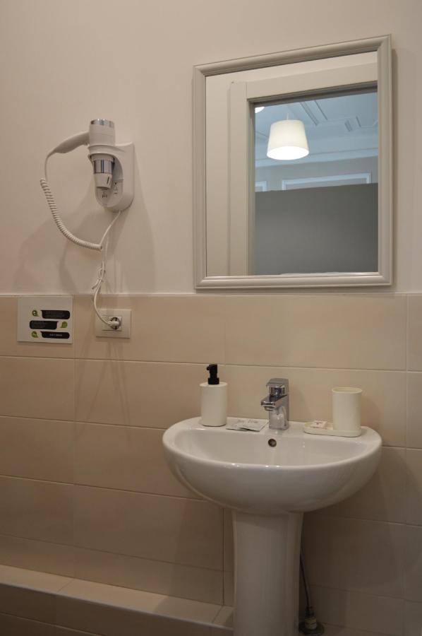 Family Room Private Bathroom