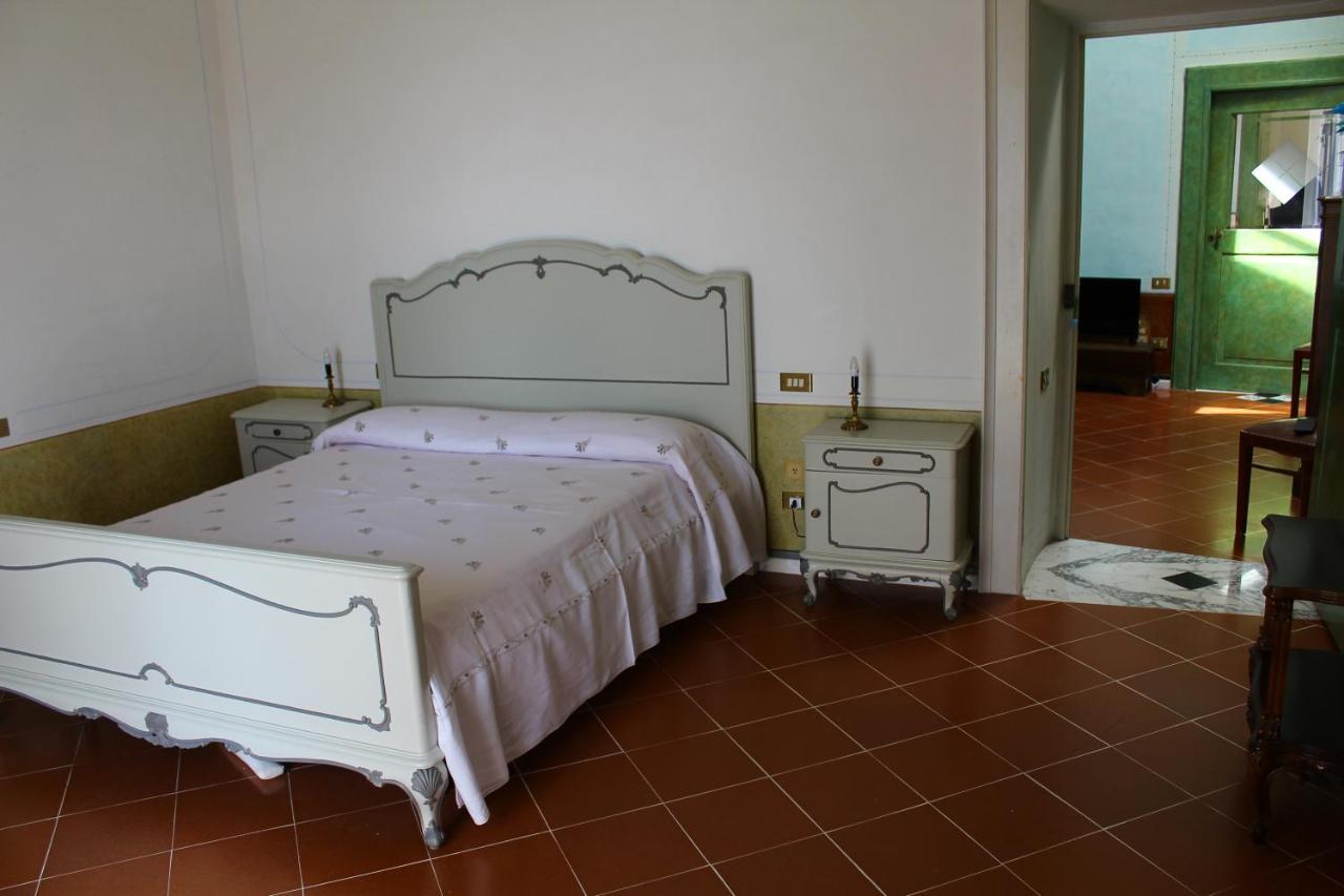 Deluxe Suite Spa Bath