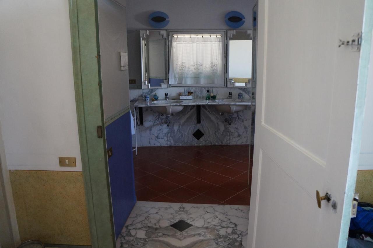 Deluxe Suite Spa Bath