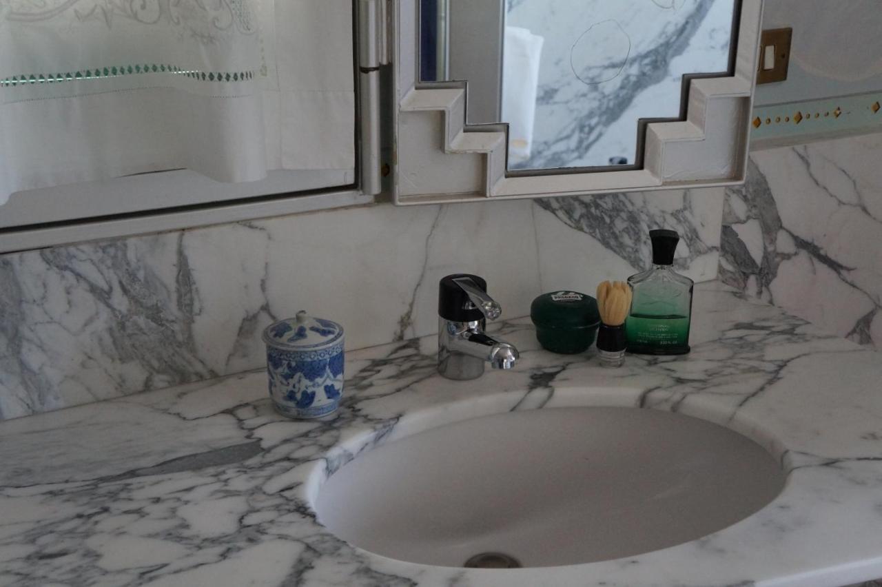 Deluxe Suite Spa Bath