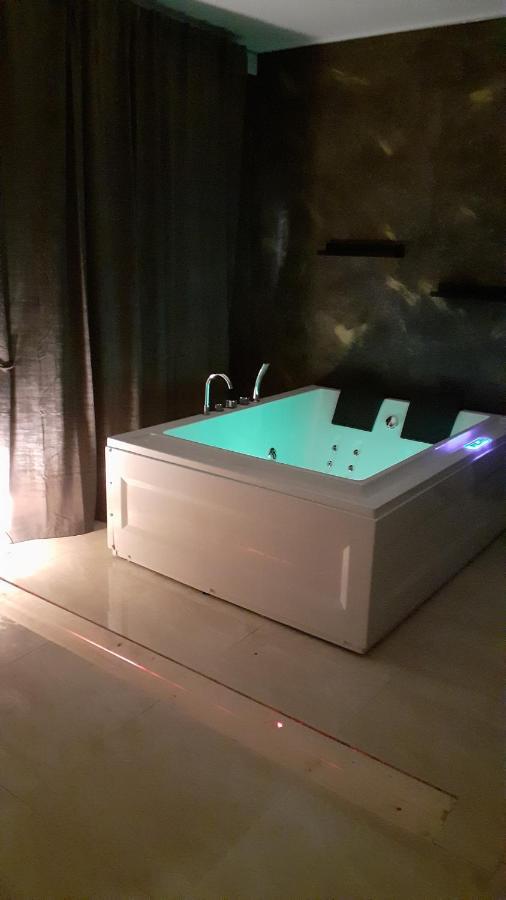 Deluxe Suite Spa Bath