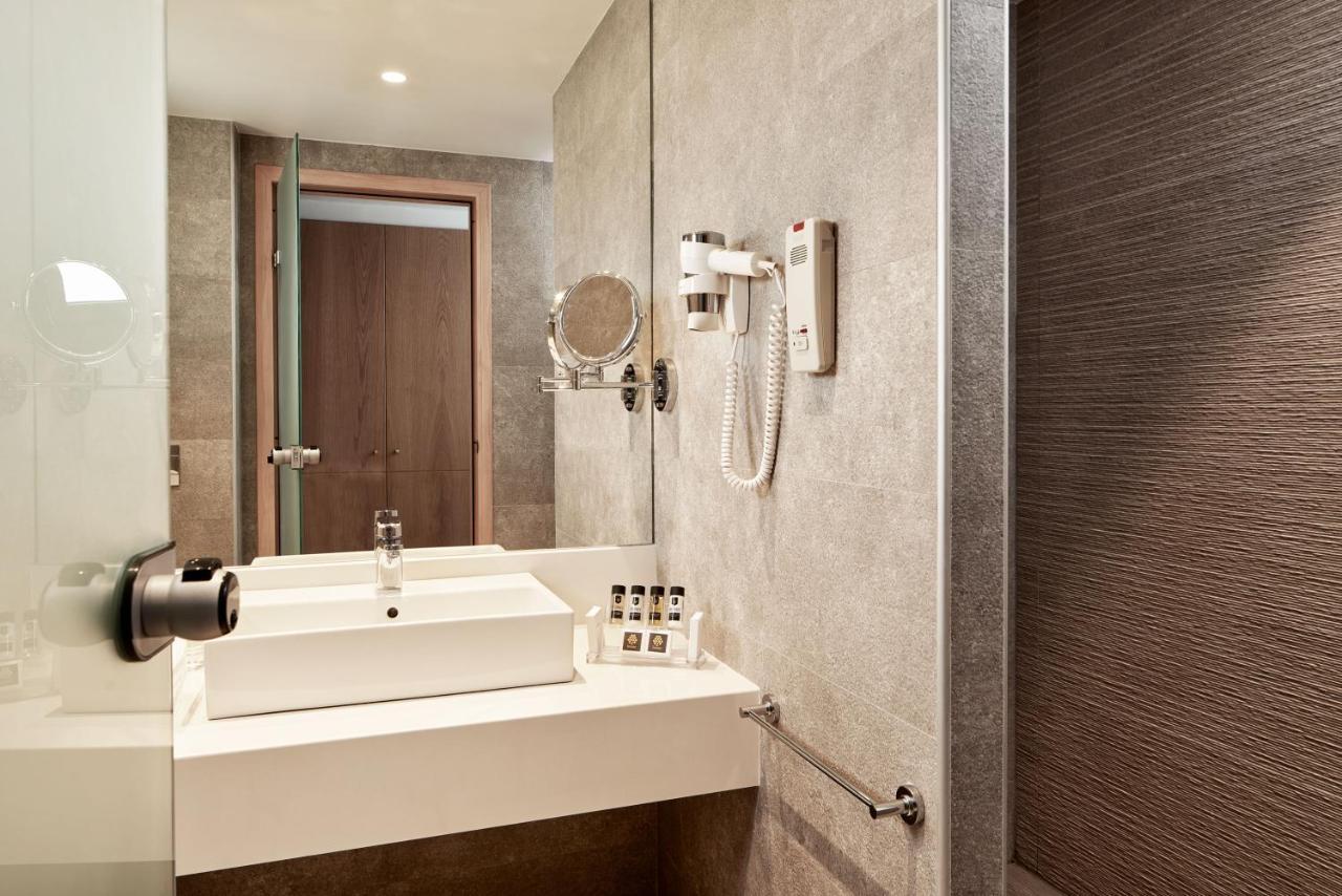 Double Swim Up Room