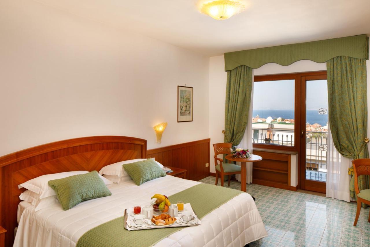 Superior Tweepersoonskamer met 1 of 2 Bedden en Balkon met Uitzicht op Zee