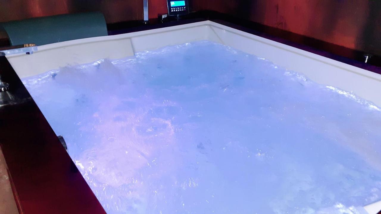 Deluxe Double or Twin Room Spa Bath