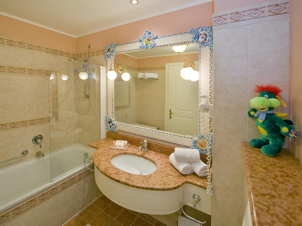 Roulette Themed Room A