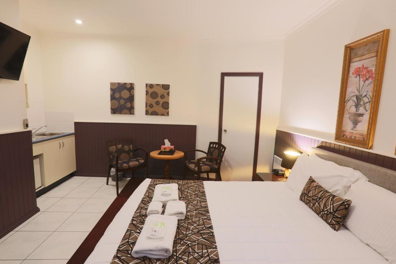 Standard Queen Room - Non Pet Friendly,1124616936:JPEG