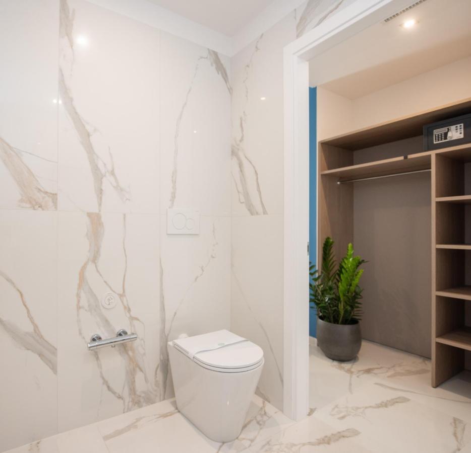 Double or Twin Room Private Bathroom