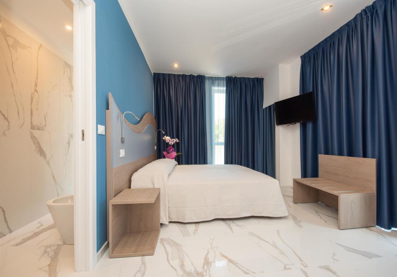 Double or Twin Room Private Bathroom