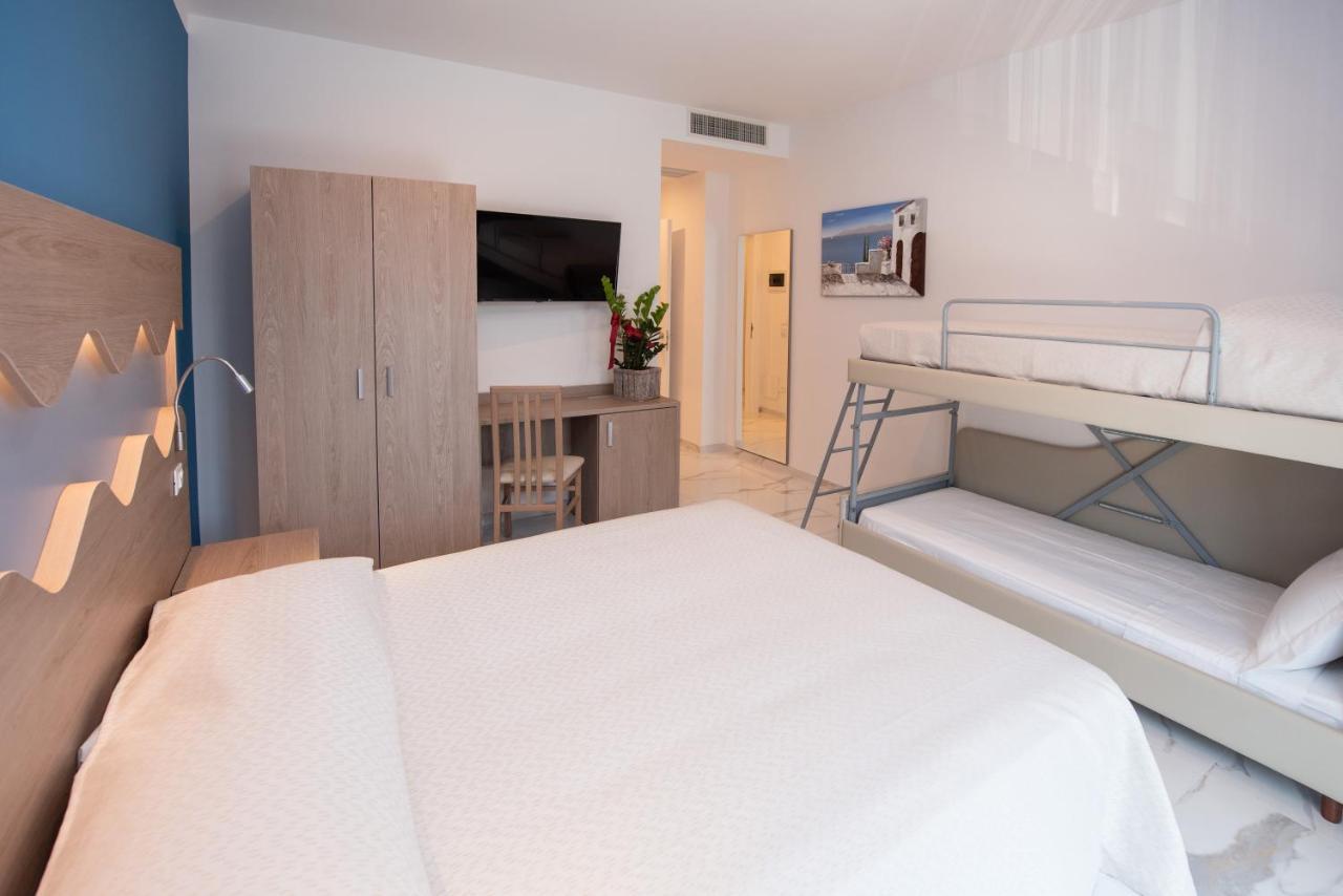 Quadruple Room Private Bathroom