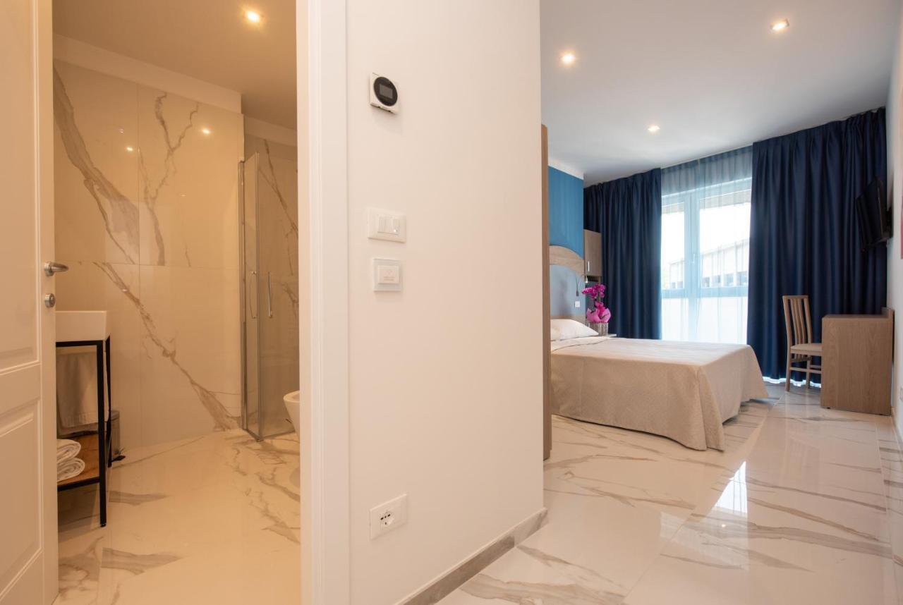 Double or Twin Room Private Bathroom