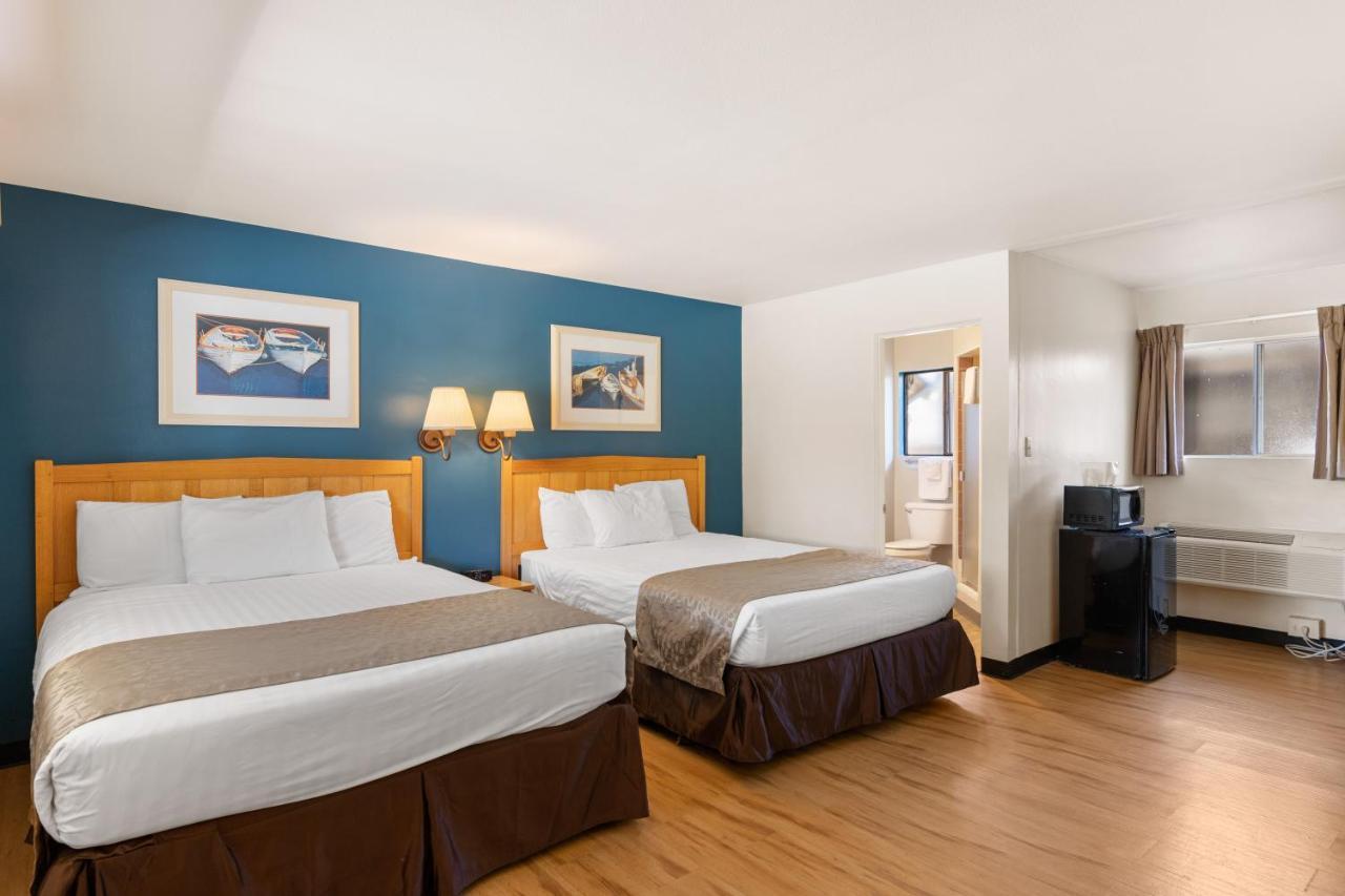 Queen Room with Two Queen Beds - Poolside,1143111286:JPEG
