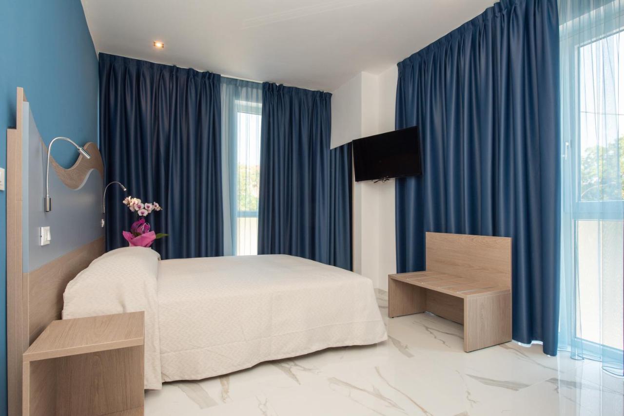 Double or Twin Room Private Bathroom