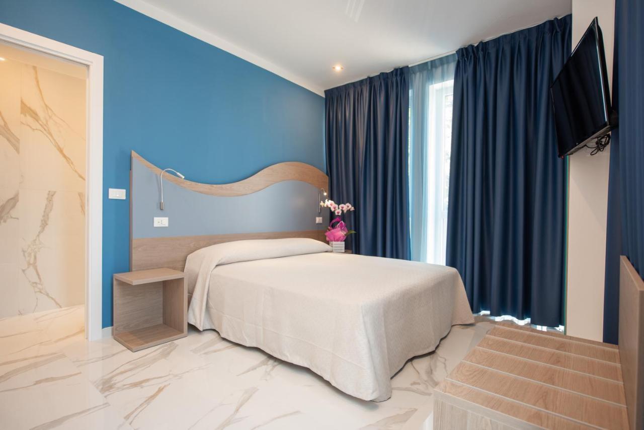 Double or Twin Room Private Bathroom