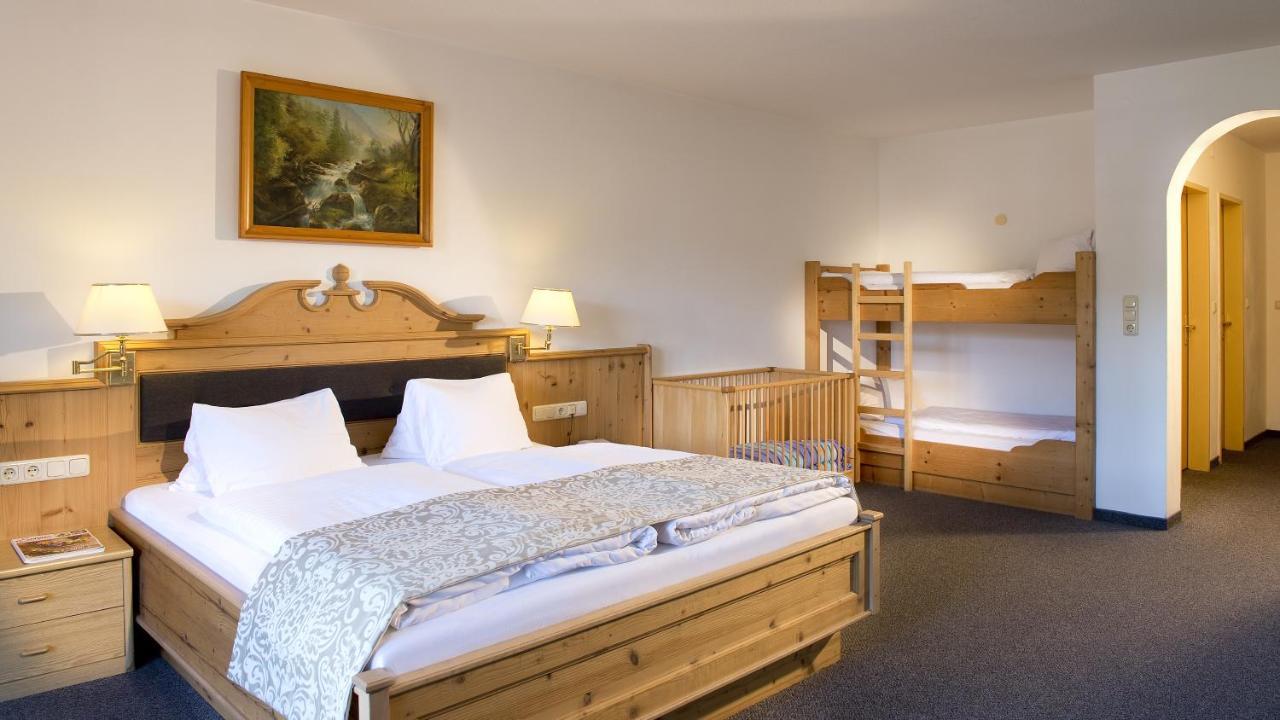 Family Room,1152630567:JPEG