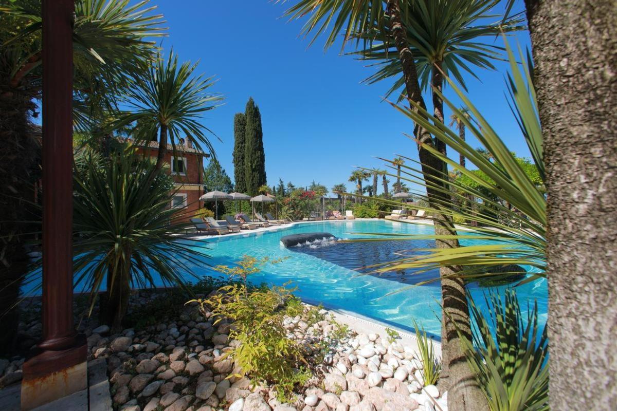 Chambre Lit King-Size - Vue sur Piscine