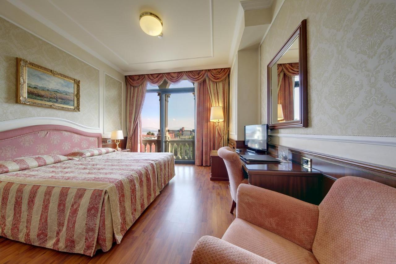 Deluxe Double or Twin Room Mountain Side