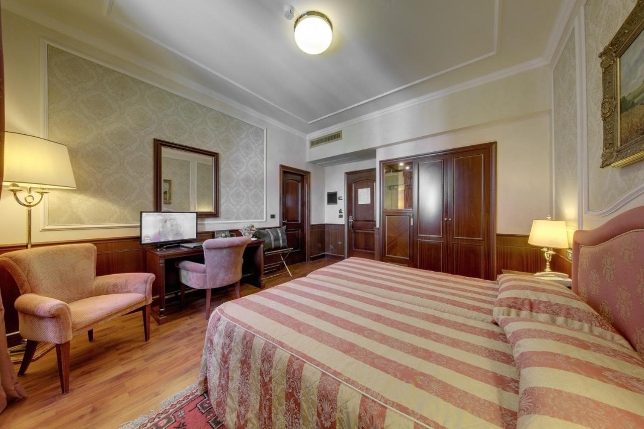 Deluxe Double or Twin Room Mountain Side
