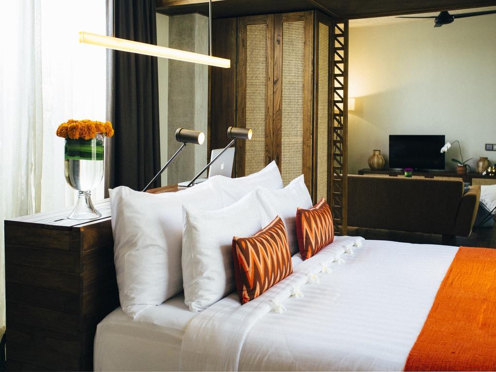 Suite con cama con dosel