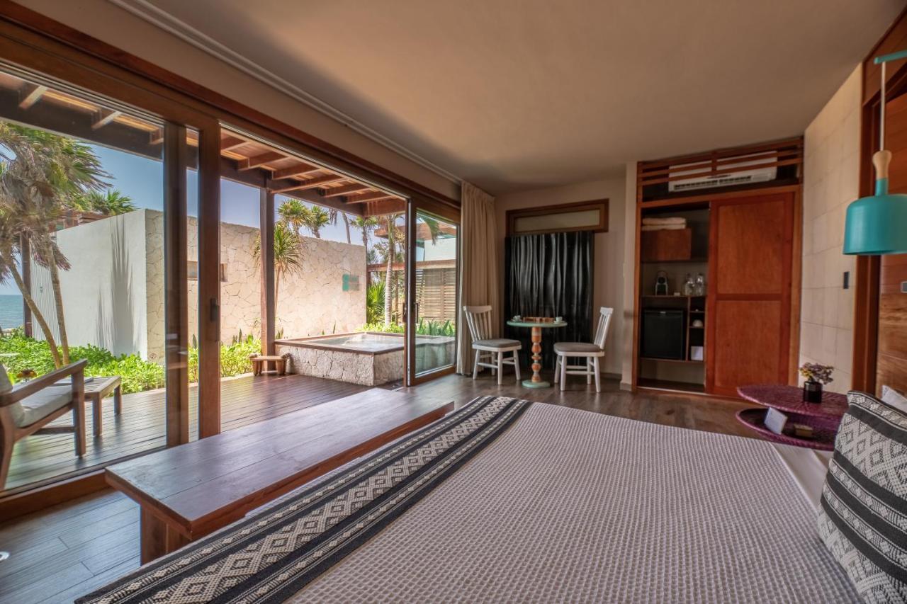 Quarto com Vista Mar Parcial e Banheira de Hidromassagem