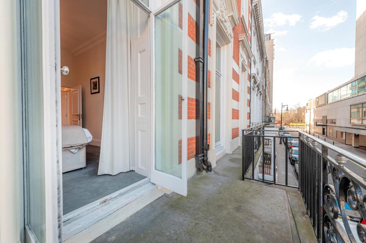 Executive Two Bedroom Apartment with Balcony,1186325971:JPEG