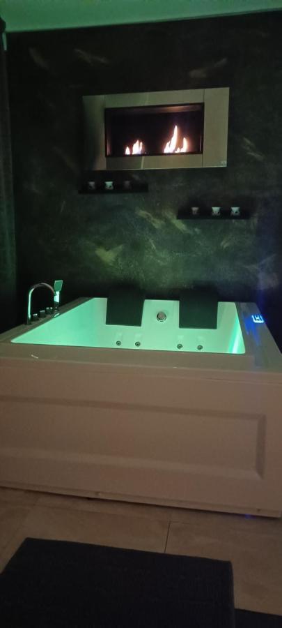 Deluxe Suite Spa Bath