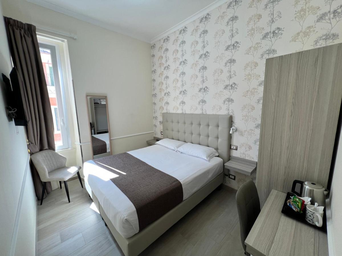 Großes Doppel-/Zweibettzimmer