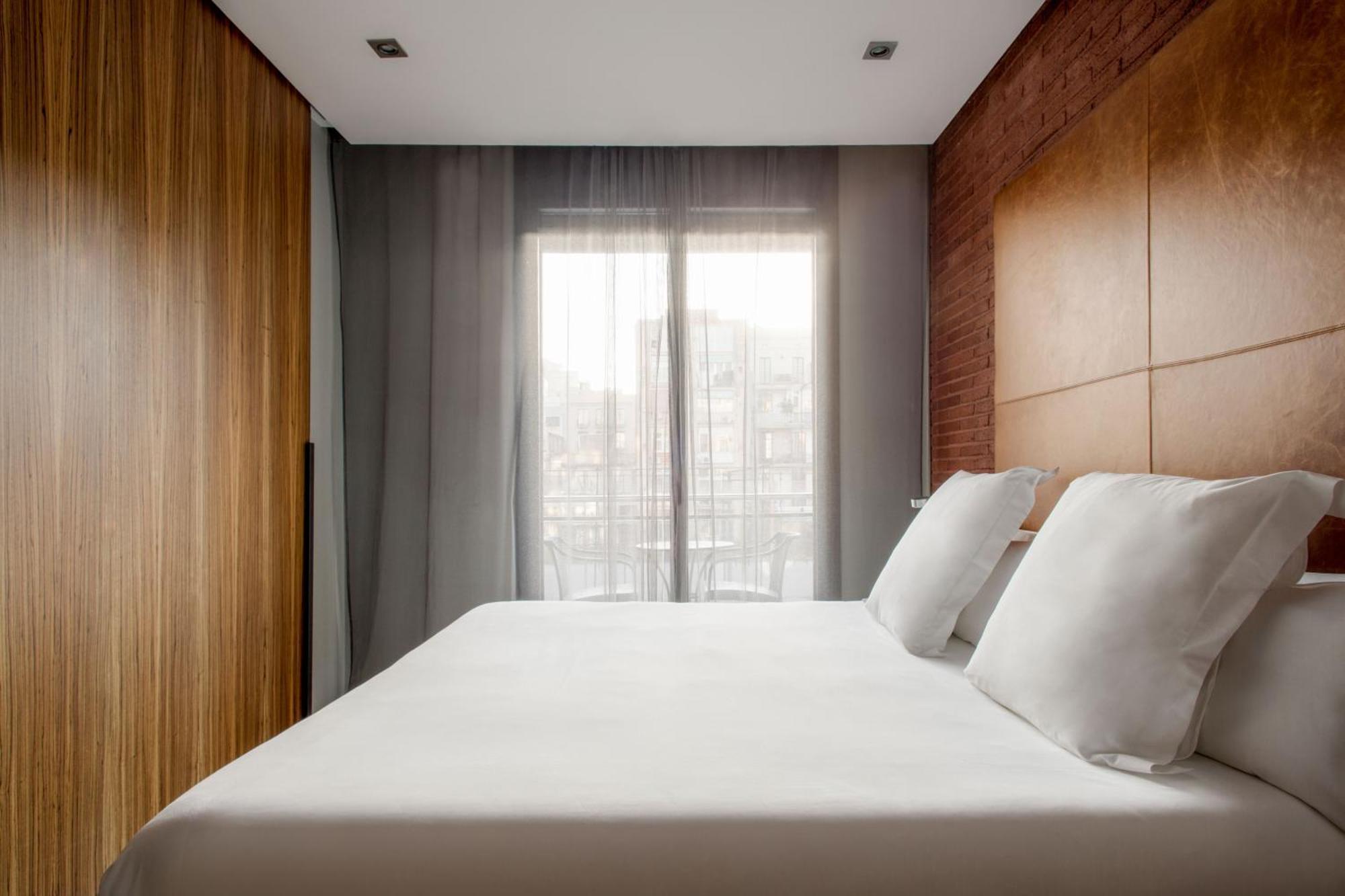 Quarto Executivo com Cama de Casal ou 2 de Solteiro