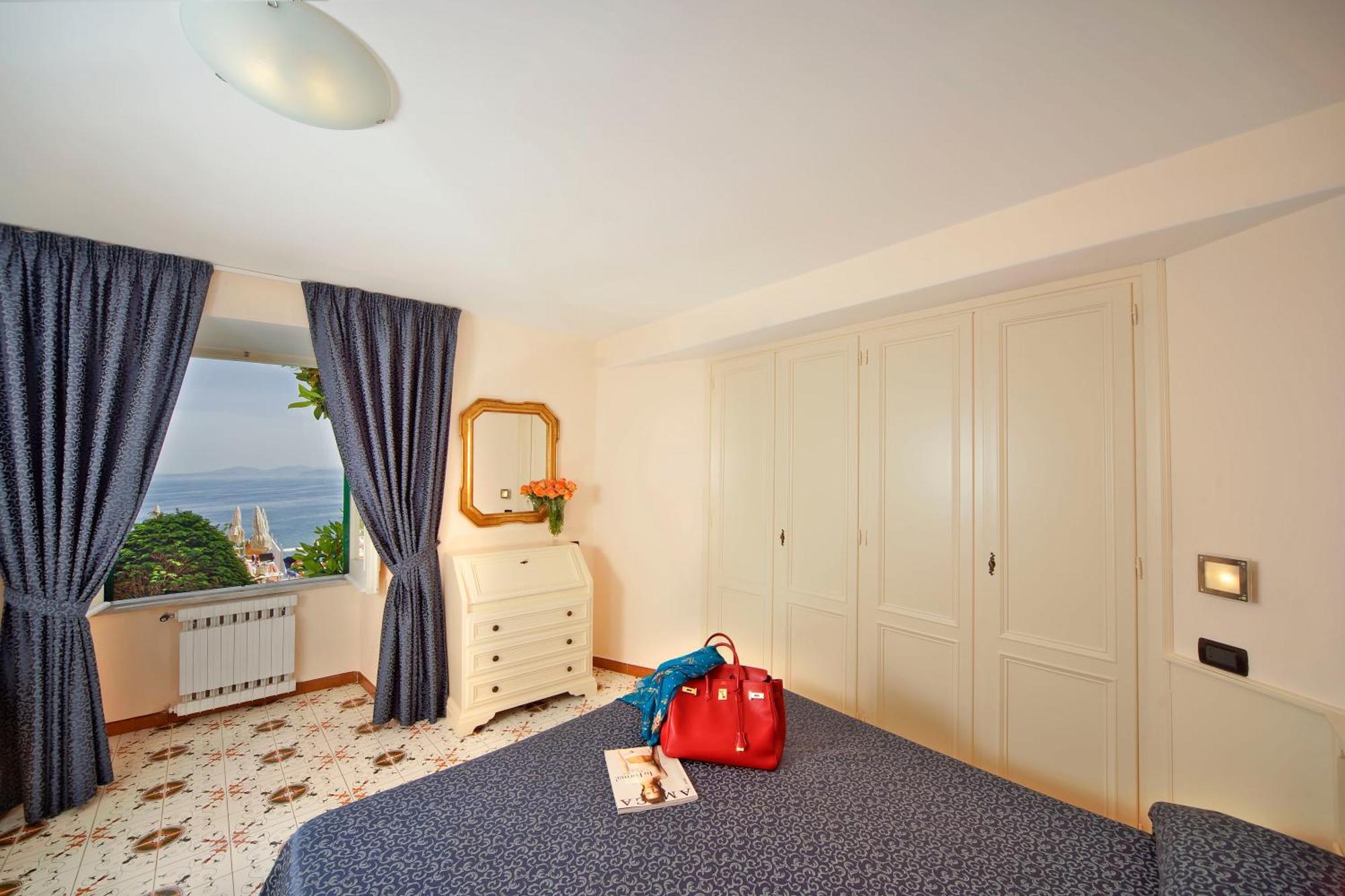 Classic Double Room Lateral Sea View