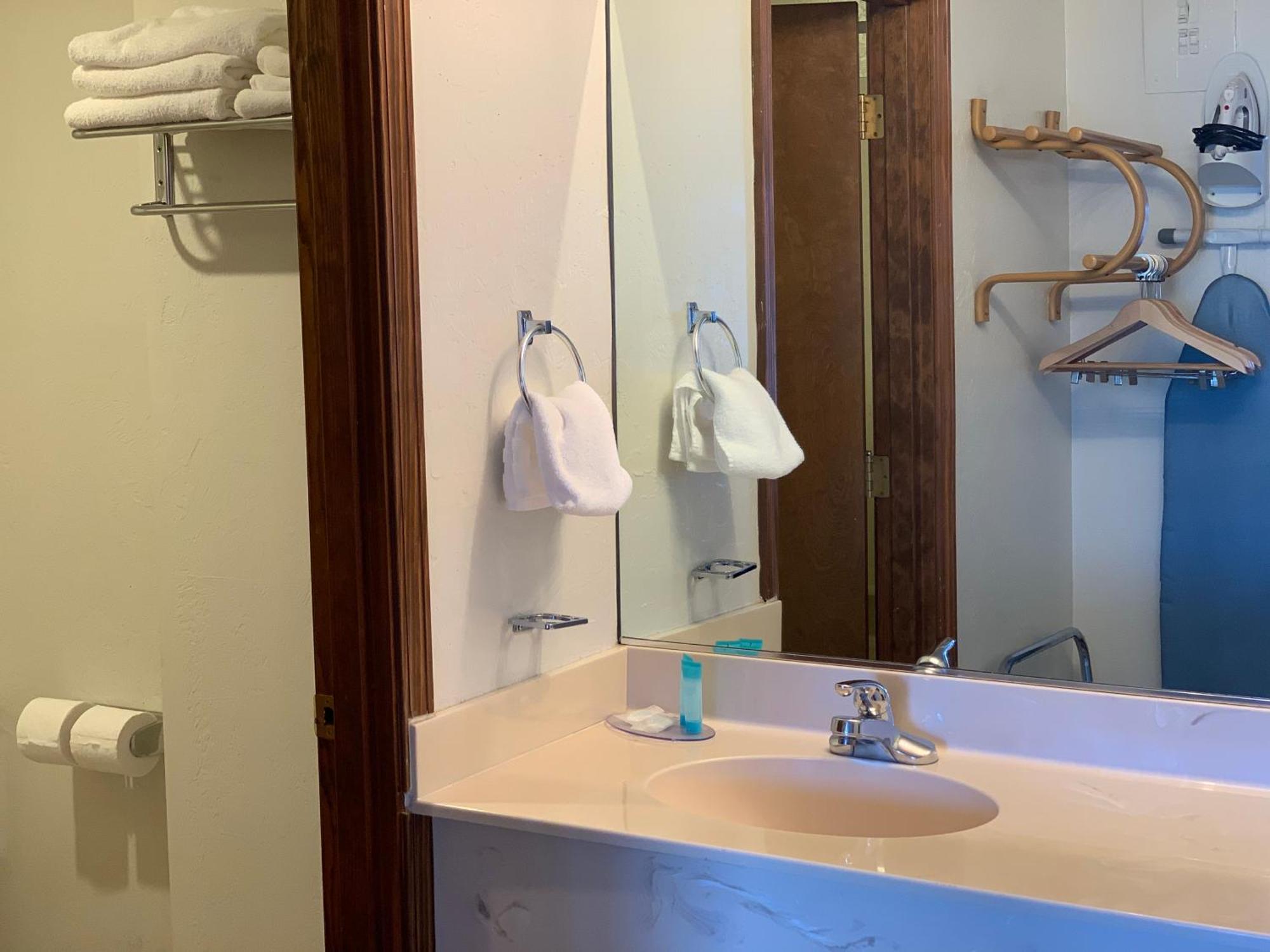 Queen Room,1218202081:JPEG