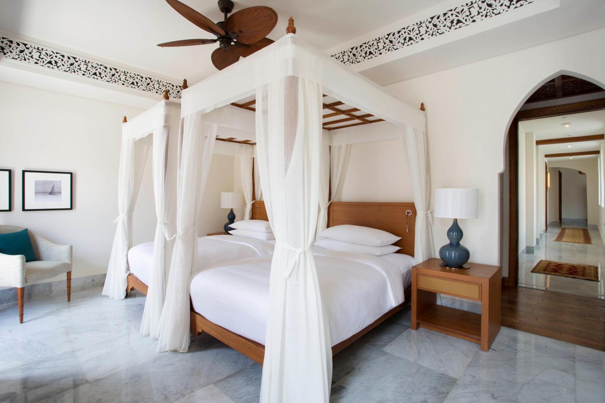 Quarto com 2 Camas de Solteiro