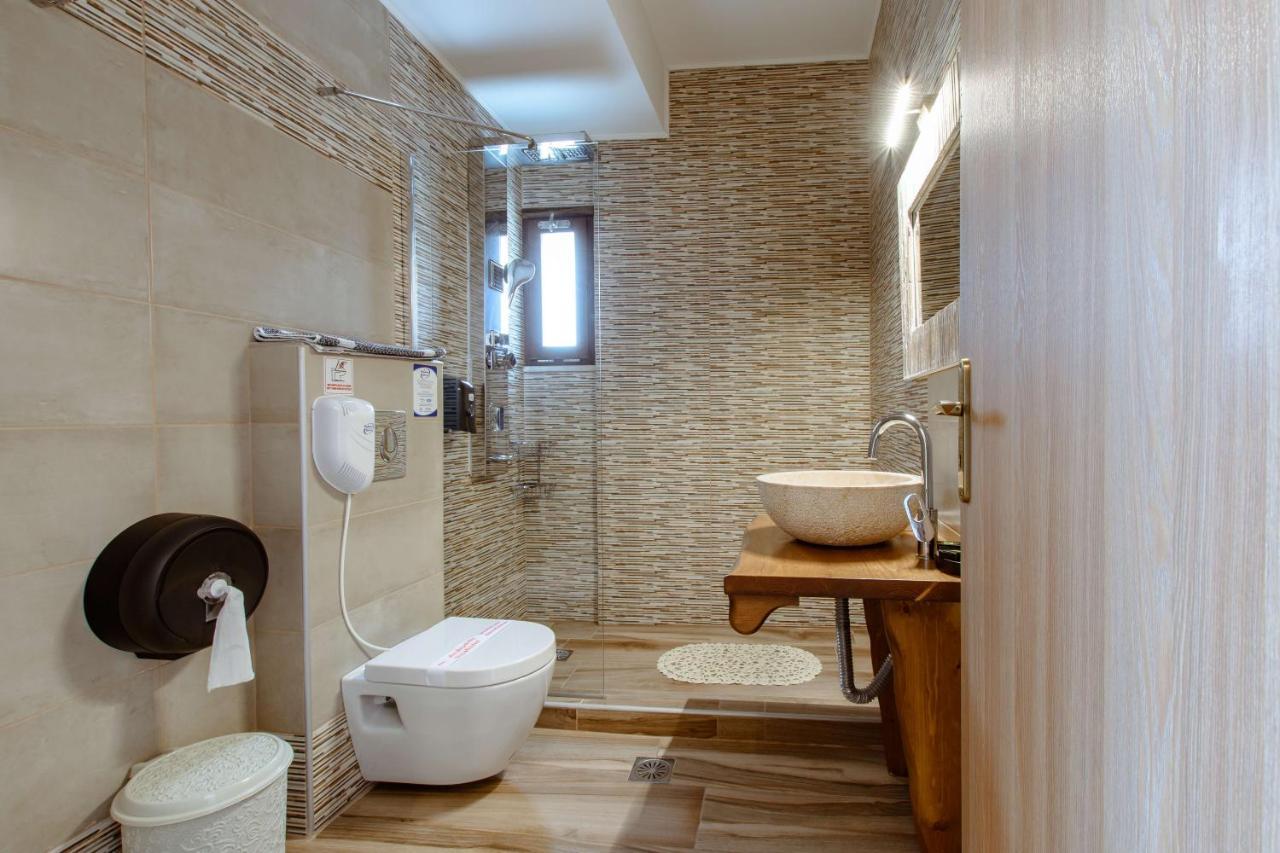Habitación Cuádruple con vistas parciales al mar