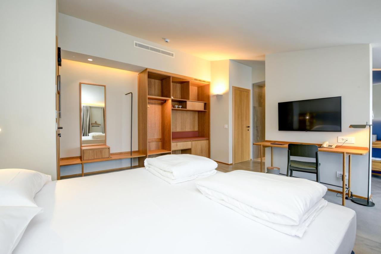 Superior Double Room Lateral Lake View