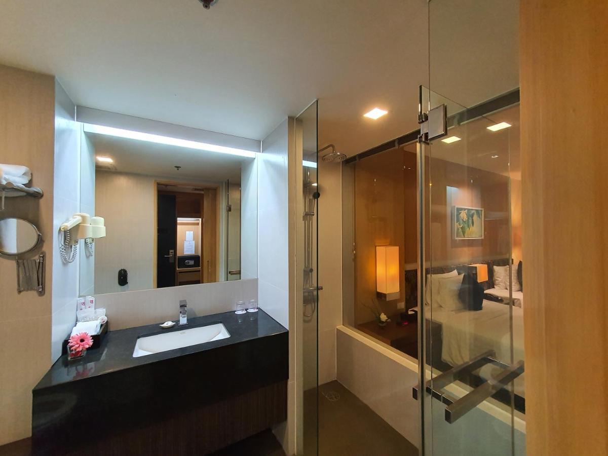 Deluxe King Room with Balcony