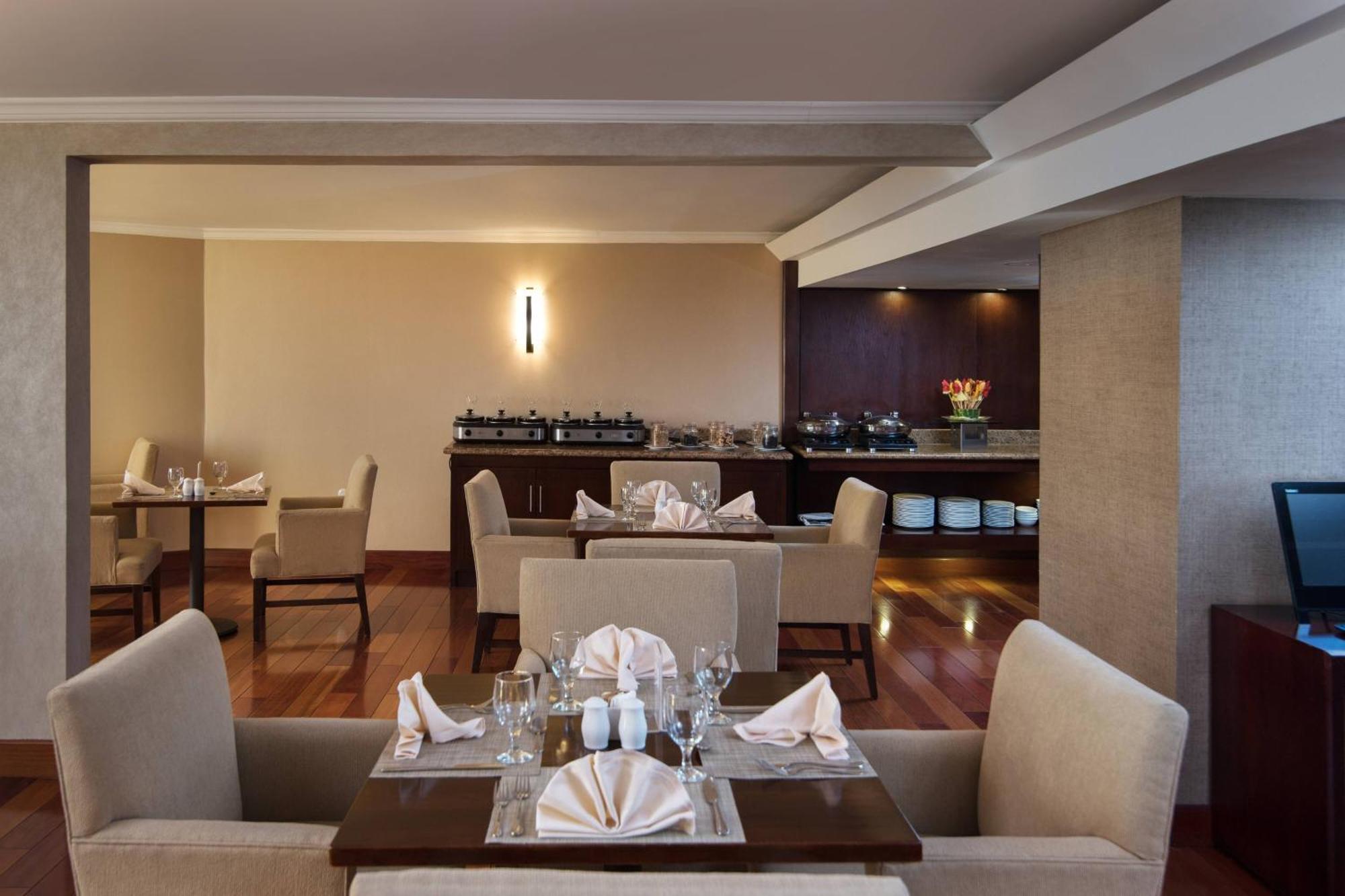 Habitación más amplia con acceso al club lounge y vistas al océano - Cama extragrande