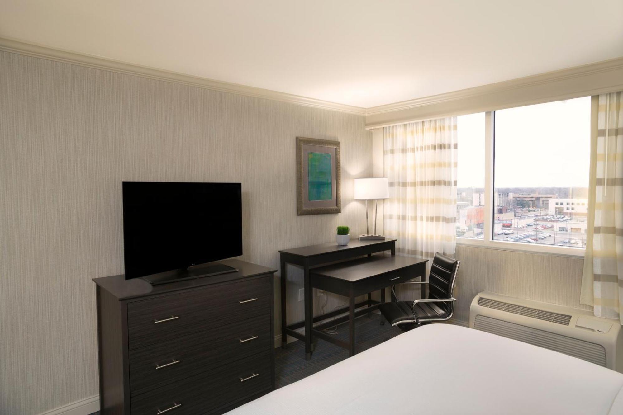 One-Bedroom King Suite,1275724384:JPEG