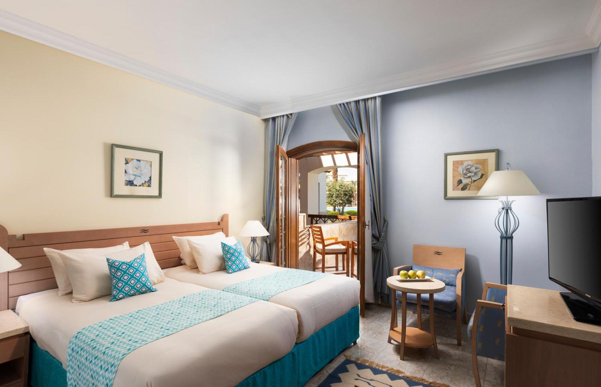 Chambre Triple - Vue sur la Piscine