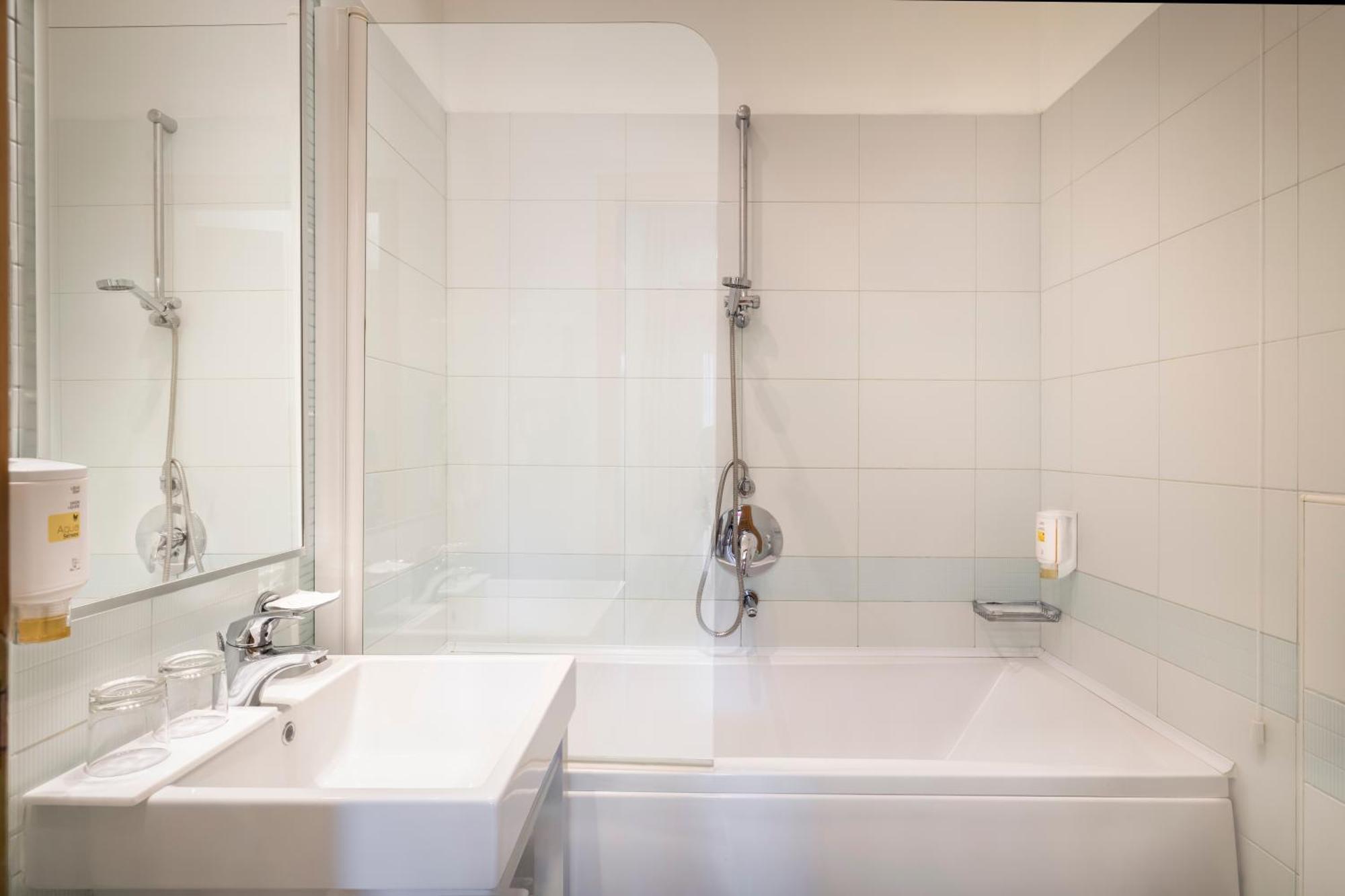 One-Bedroom Apartment,1277167108:JPEG