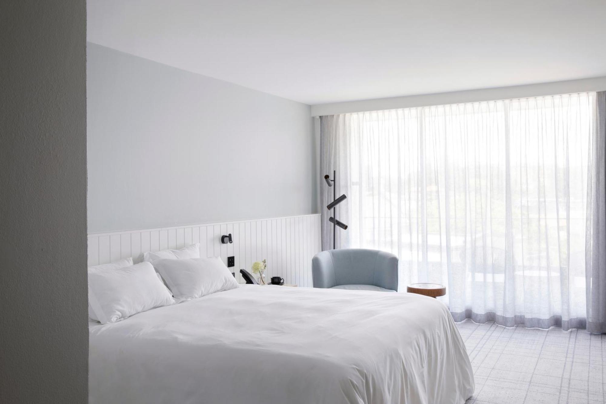 Atrium Deluxe King Room,1717012015:JPEG