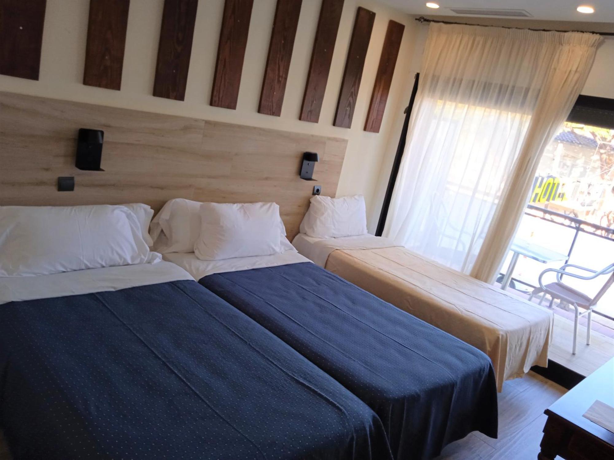 Habitación Triple Estándar con terraza