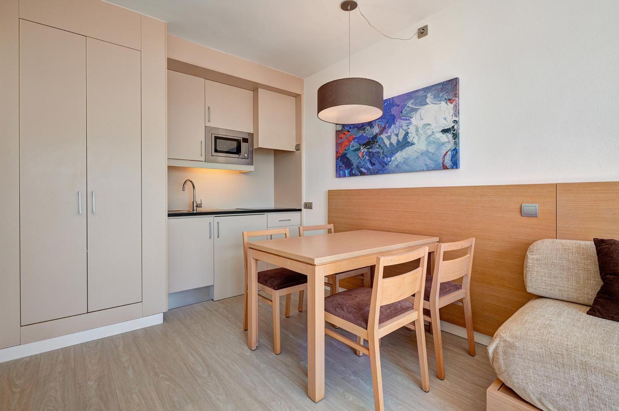 Club Apartment,1278844003:JPEG