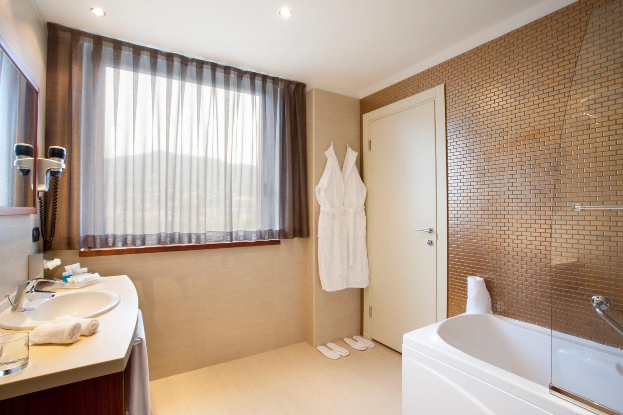Standard Queen Room