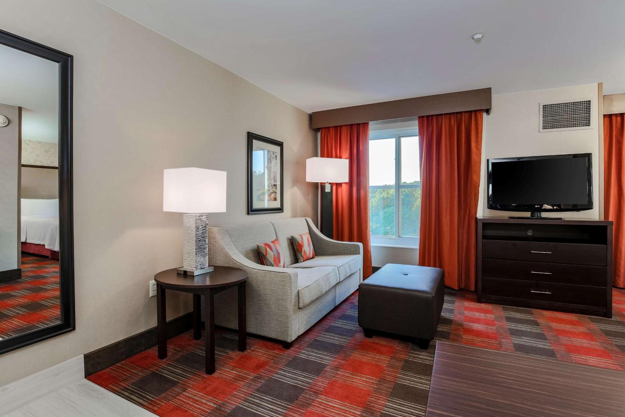 King Suite with Roll-In Shower - Mobility and Hearing Access/Non-Smoking,1551402196:JPEG