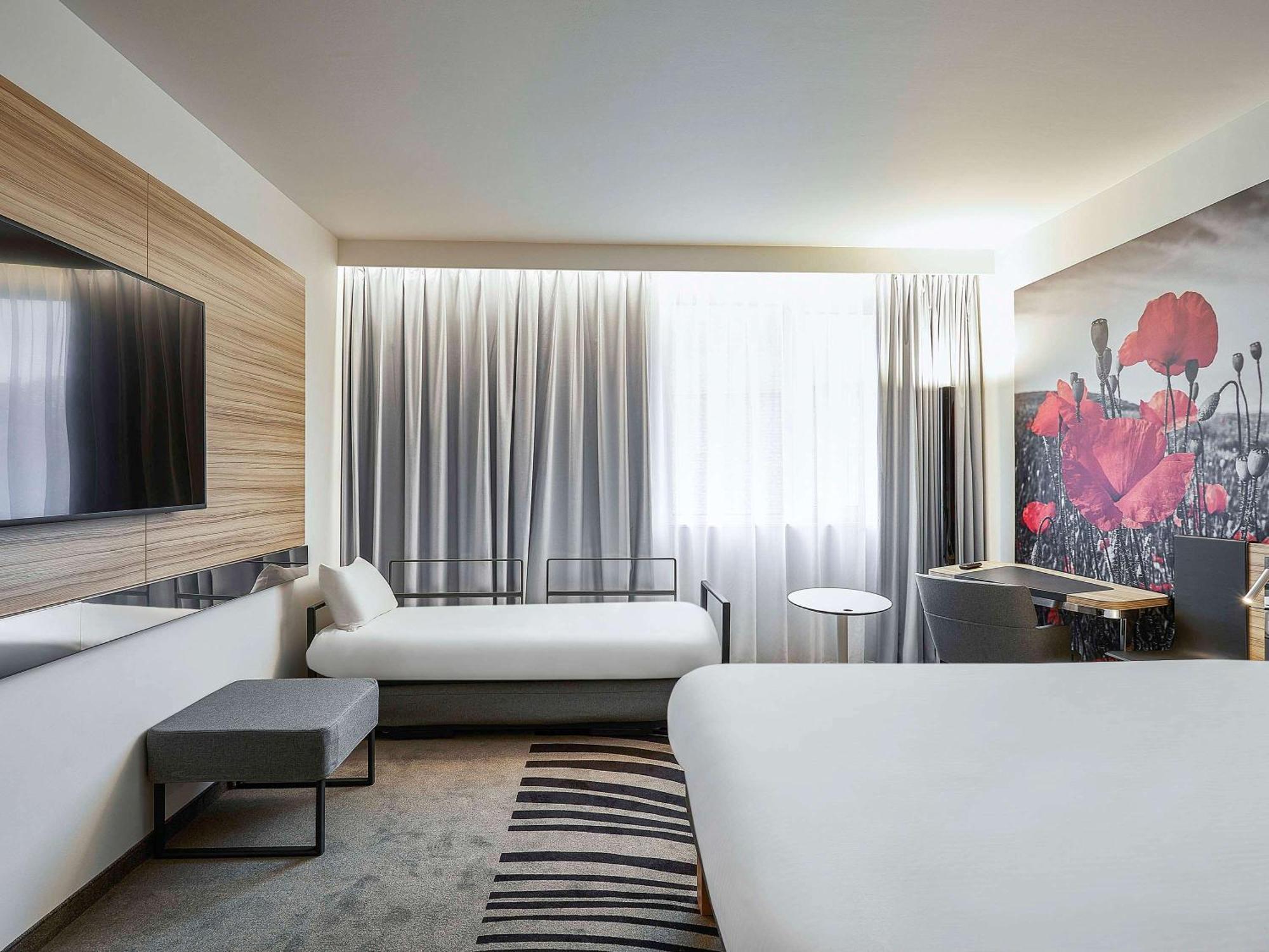 Chambre Familiale Supérieure avec Lit Double et Canapé pour Enfants