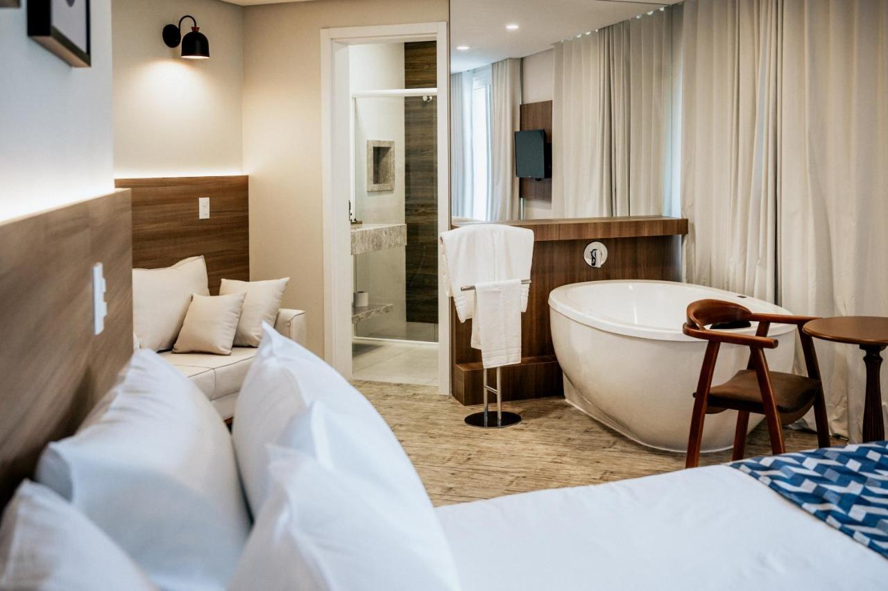 Deluxe Double Room with Bath,1296357376:JPEG