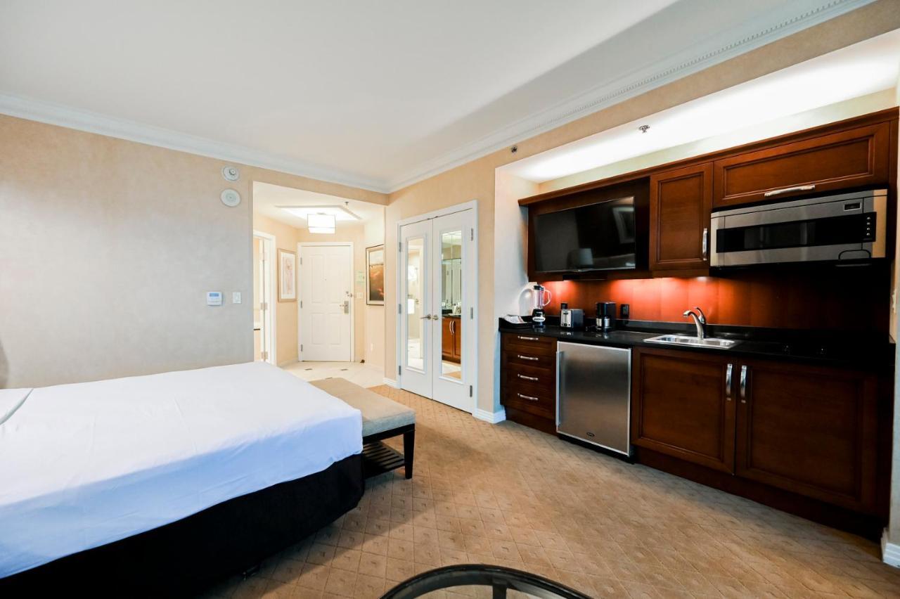 Two-Bedroom Studios PH Floor - Strip View & Balcony
