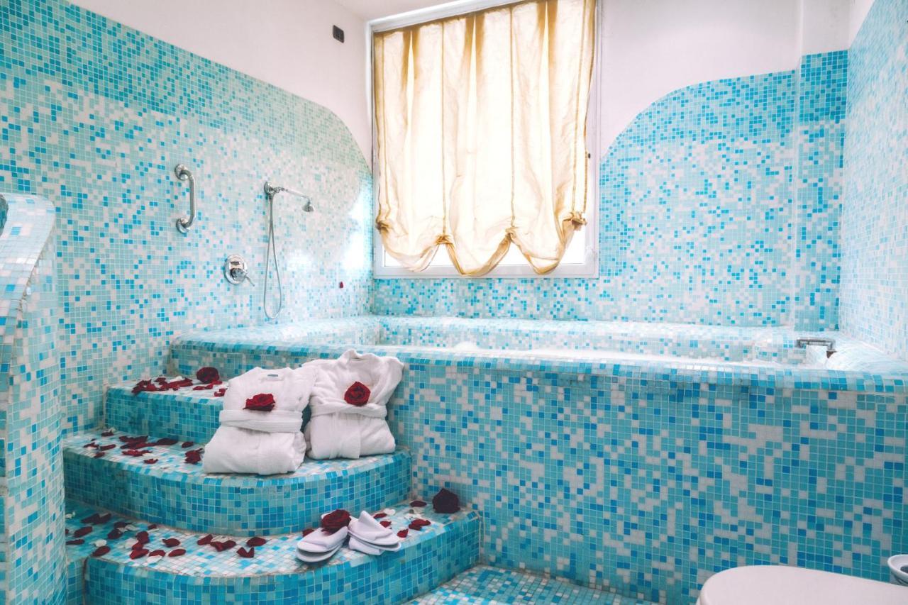 Deluxe Double Room Bath