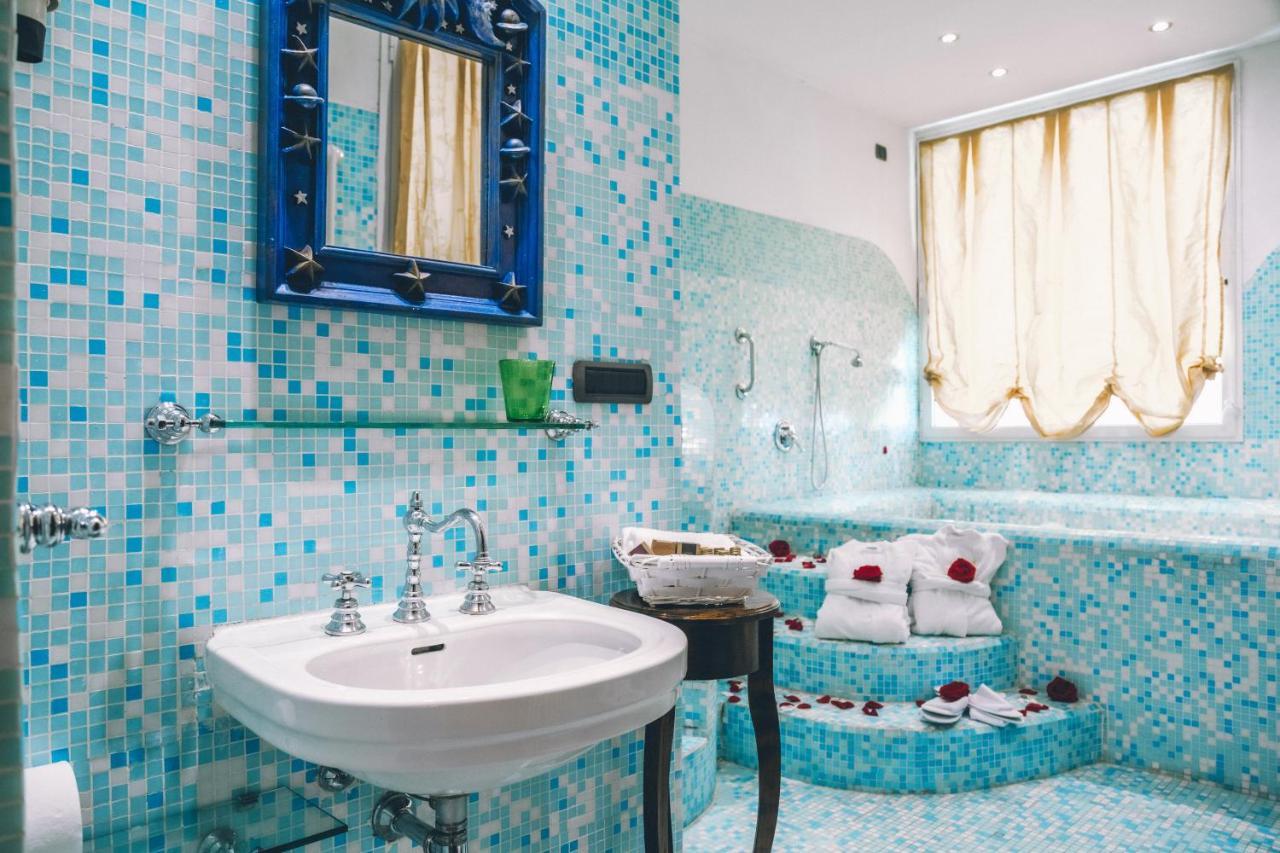 Deluxe Double Room Bath