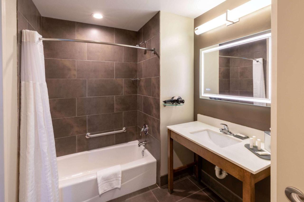 Suite Studio Lit King-Size avec Baignoire - Accessible aux Personnes à Mobilité Réduite/Non-Fumeurs